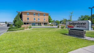 Ledgestone Billings Hotel sign and exterior