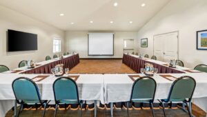 Ledgestone Hotel Yakima Meeting Space with projection screen
