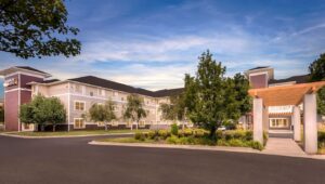 Ledgestone Hotel Yakima Exterior At Twilight